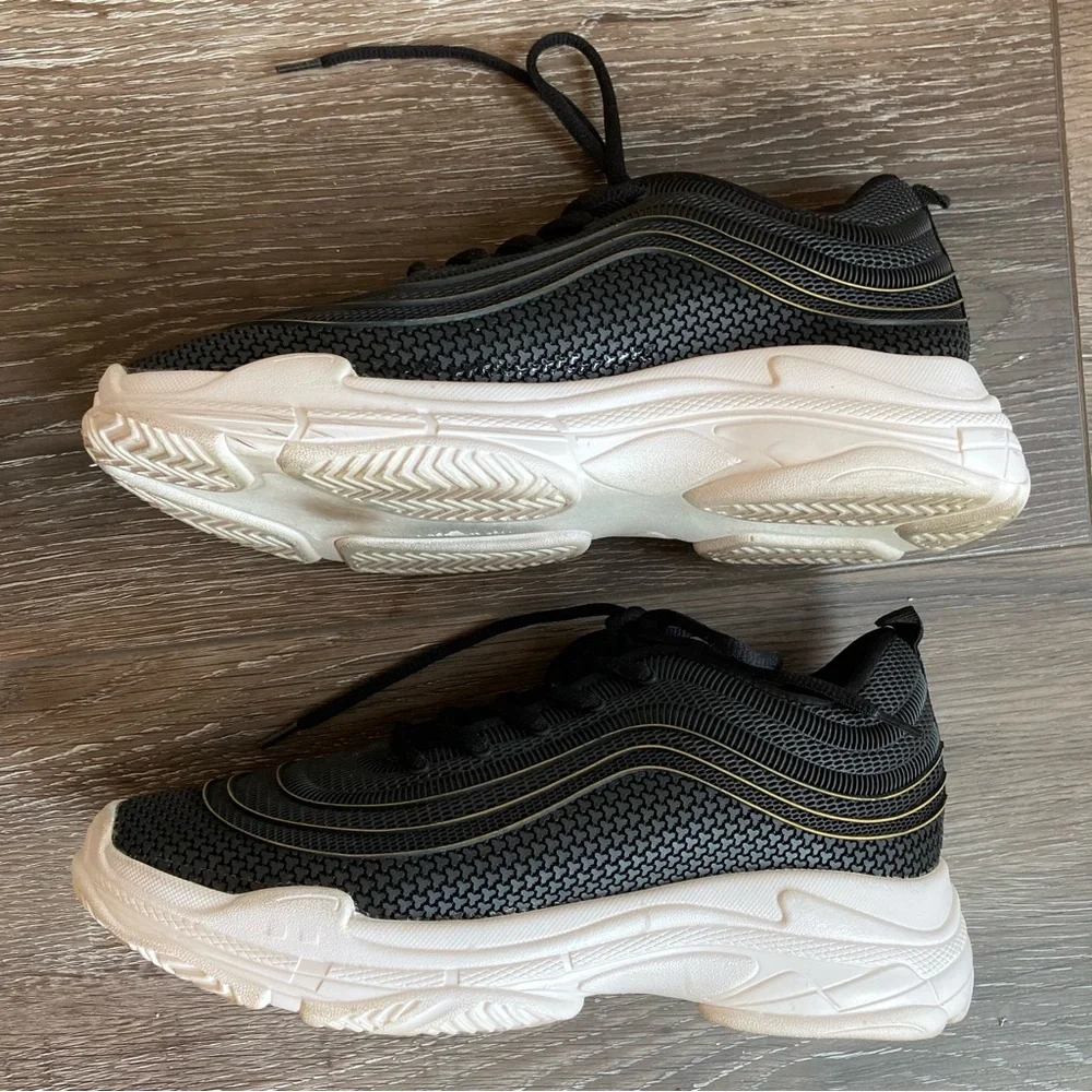 Steven By Steve Madden Massey Black and Gold Sneaker Sneaker Size 9